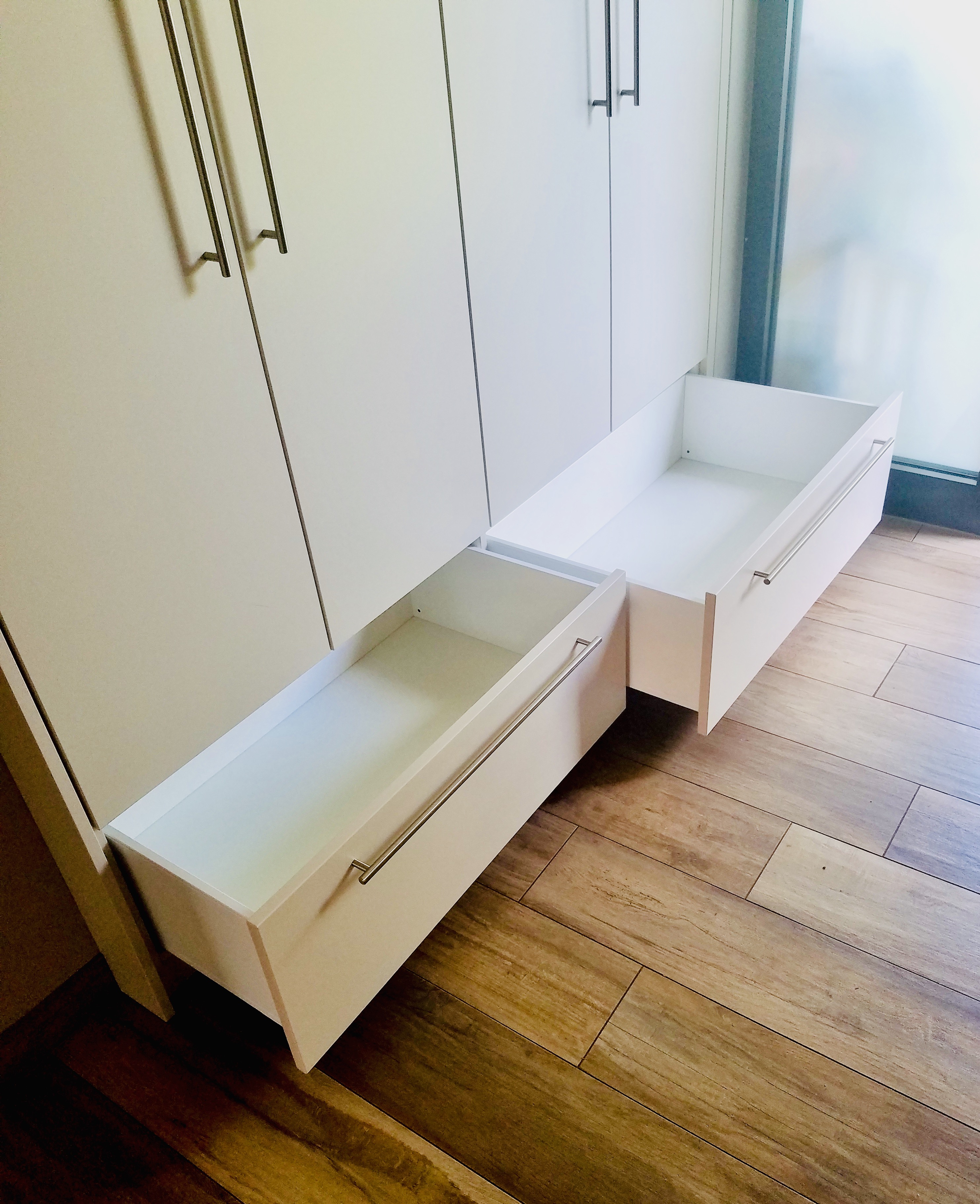 Kleiderschrank Schubladen