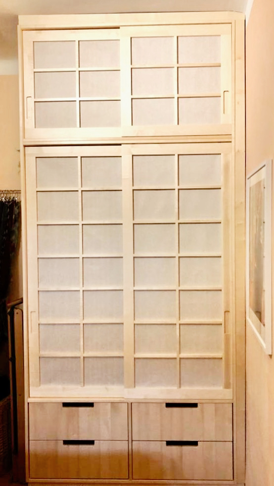 Kleiderschrank mit Sichtschutz